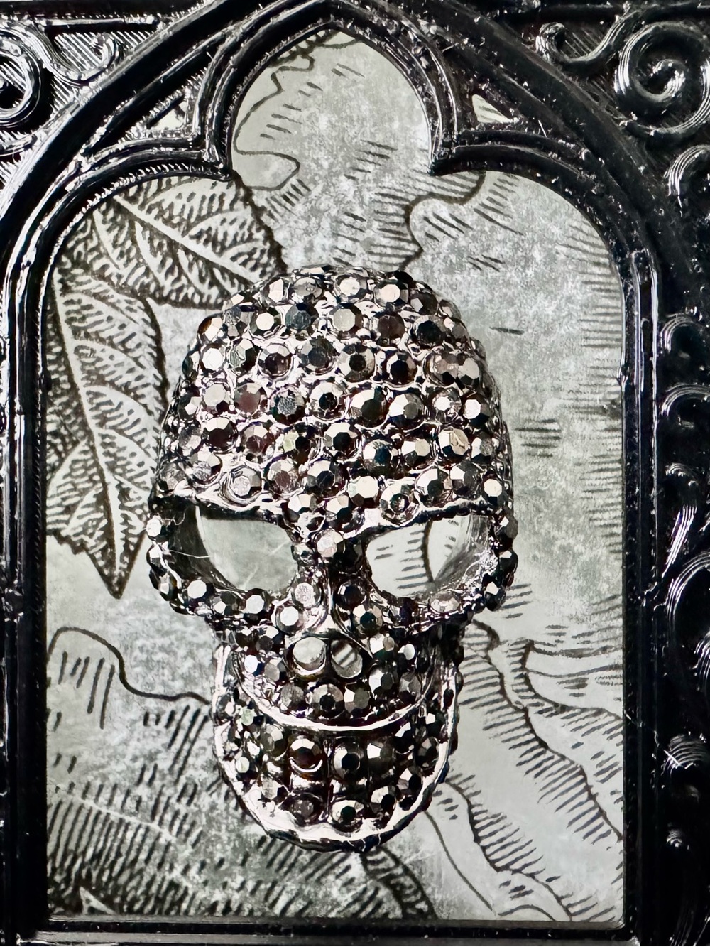 Gothic Raven Skull candle holder with twinkle lights,Handcrafted 9”x 4”x 2” - Picture 5 of 9